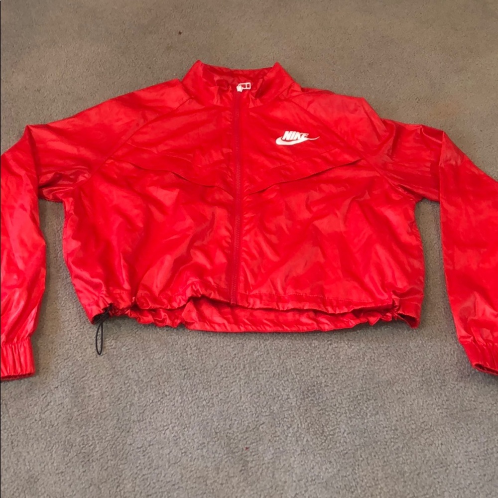 Nike woman’s wind breaker